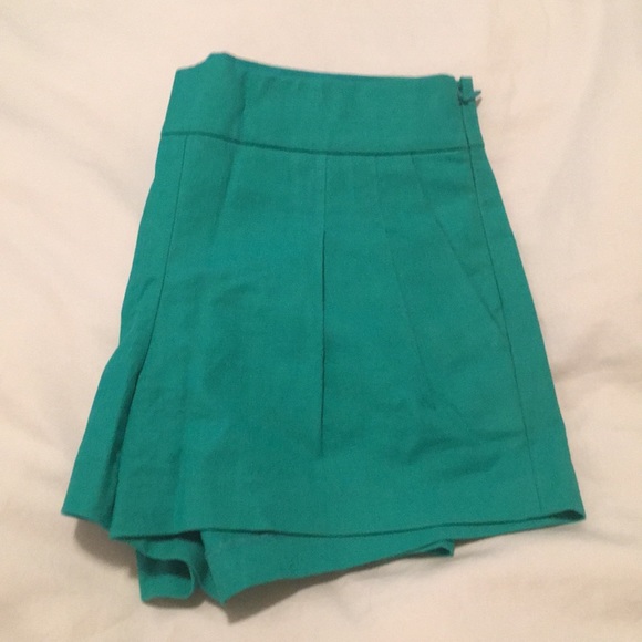 Jcrew pleated shorts - Picture 2 of 2